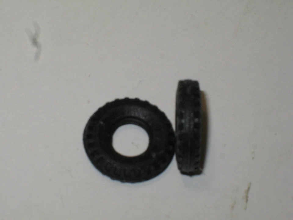 D26, Dinky X 4 Studded Tires For Truck GB, Military, Guy, Armored... 18 / 8 - Image 3 of 4