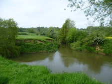 Photo A2 River Medway near Spring Hill Saint's Hill The River Medway ris c2014