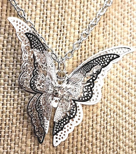 Butterfly Necklace & Earrings, 3D Hollow Pointed, Crystal, Silver Tone 21" chain - Bild 7 von 7