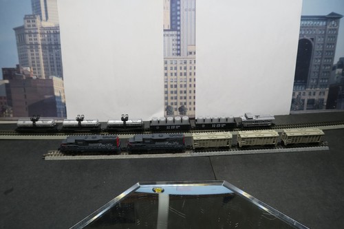 LOT OF 11 N SCALE HIGH SPEED LOCOMOTIVES AND FREIGHT CARS ! PLEASE READ! - Picture 6 of 14