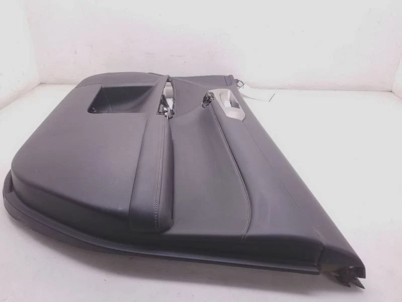 Lexus CT200H 2015 montaje del panel de la puerta delantera del lado del pasajero  Foto 3 de 4