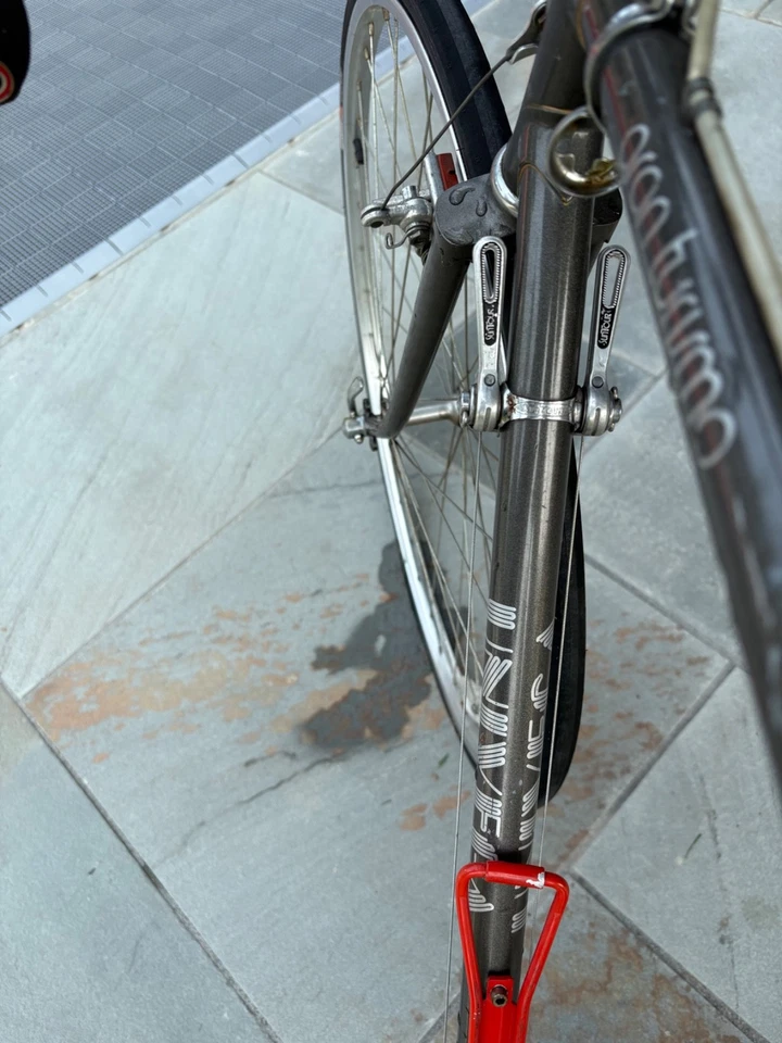 Bicicleta de Turismo Univega Gran Turismo - Unisex, Pequeña - Gris Color Metálico Foto 3 de 4