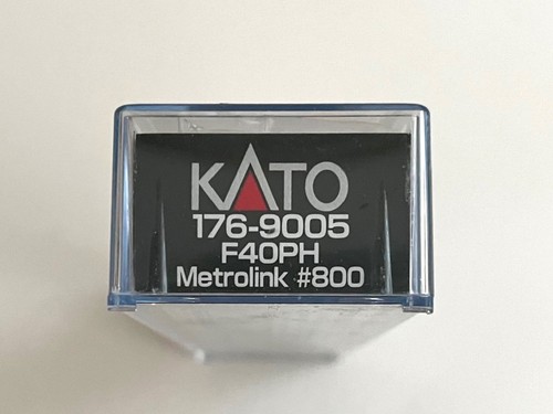 KATO N Scale 176-9005 EMD F40PH Metrolink Commuter Locomotive #800 NEW in Box - Picture 5 of 5