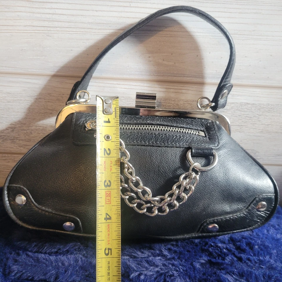 Mini bolso de mano Wilsons Leather Máxima negro con correa de cadena Foto 4 de 4