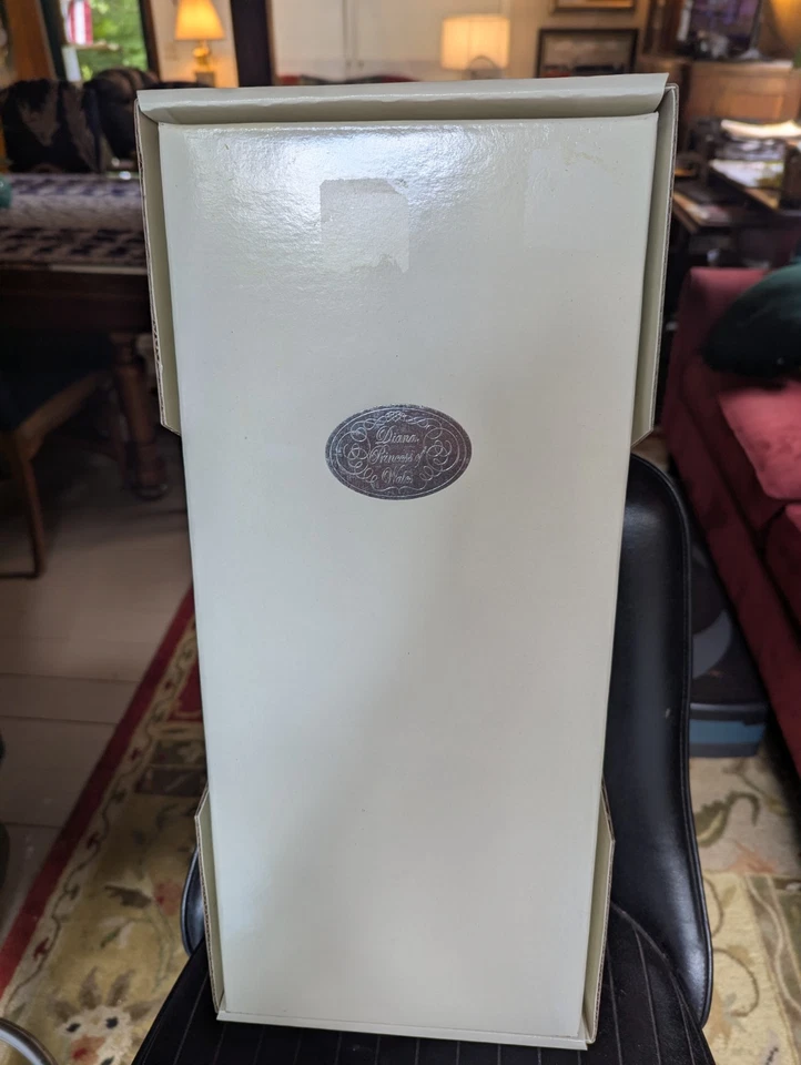 Muñeca y accesorios de porcelana Diana Princesa de Gales Franklin Como Nueva - COMO NUEVA/NUEVA EN CAJA Foto 4 de 4