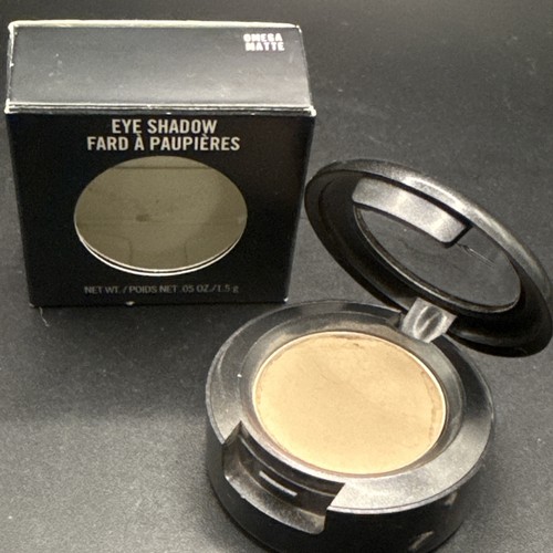 ¡LIQUIDACIÓN! Sombra de ojos MAC Omega mate tamaño completo ~ imperfección menor - Imagen 1 de 7