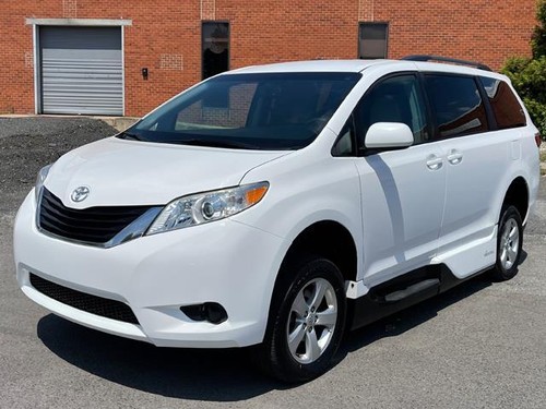 2016 Toyota Sienna LE HANDICAP WHEELCHAIR REMOTE PWR RAMP 62K Mls - Picture 11 of 12