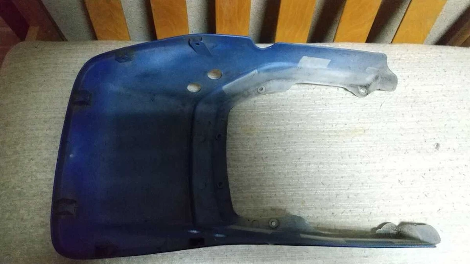 Capucha trasera Honda CB1100F con orificios de montaje de barra de palo usada con arañazos menores Foto 4 de 4