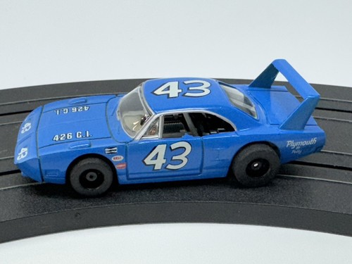 VTG - TYCO Petty Plymouth Superbird #43 Richard Petty Blue w/HP7 Black Wheel NEW - Picture 2 of 3