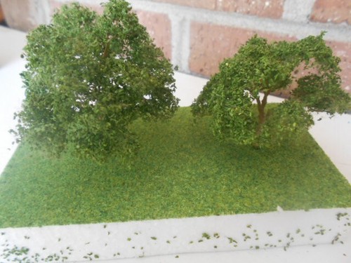MP Scenery Products Item #70502 HO Scale Premiun Green Jacaranda Tree 3'' to 4'' - Picture 4 of 6