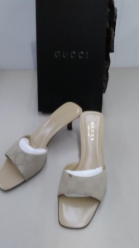 Sandalias de Tacón Gucci Patrón GG Beige Talla 37.5 Usadas - Imagen 3 de 12