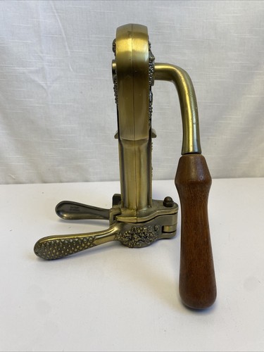 VTG Rogar Estate Wine Bottle Opener Counter Mount Solid Wood Handle Vintage USA - Picture 2 of 8