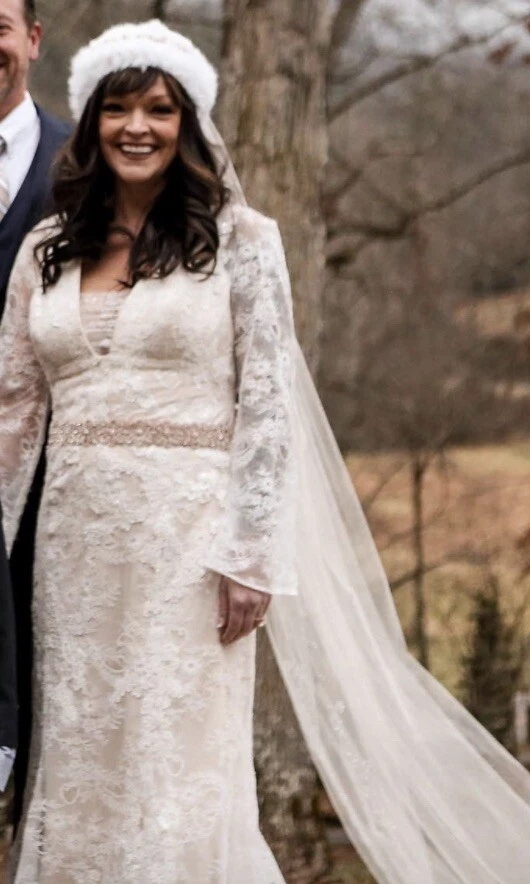White by vera wang hotsell bell sleeve lace wedding dress