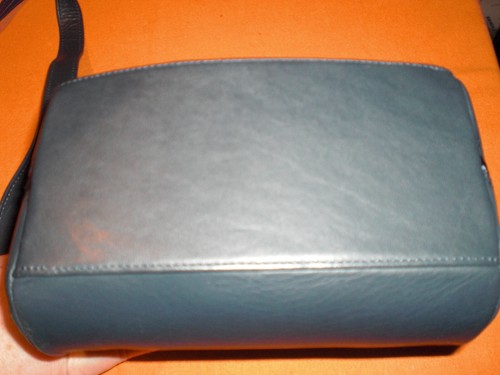 Handtasche von A.C.D, schwarz mit Schulterriemen 17,5x16x8,5 cm, 2 Reißverschl. - Bild 4 von 7