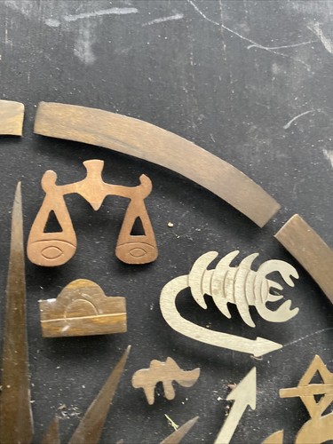 Escultura de pared de metal de latón brutalista de mediados de siglo de colección colgante de pared zodiaco rara - Imagen 7 de 24