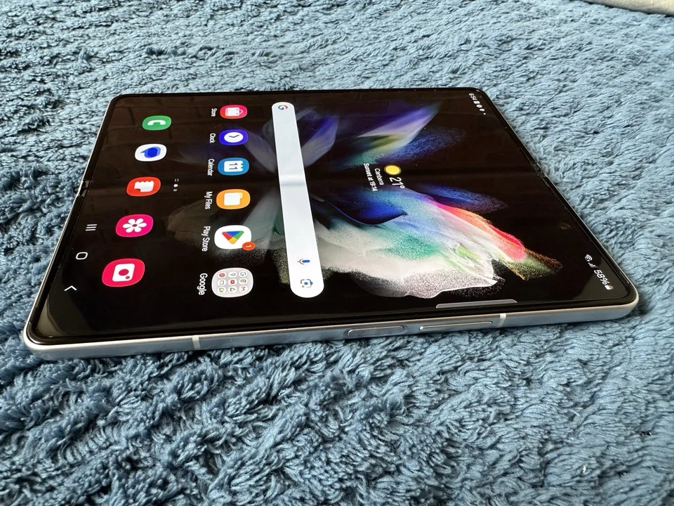 Samsung Galaxy Z Fold3 5G 256GB ( READ DESCRIPTION ) - image 3 of 4