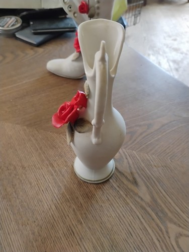 Beautiful Vintage Set Of 2, Rose Attached Vases Excellent Shape 35 + Yrs Old - Picture 9 of 11