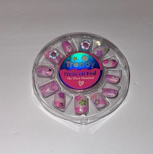 Small Beauty Girls' Pink Set for Nails and Make-Up - Picture 6 of 9