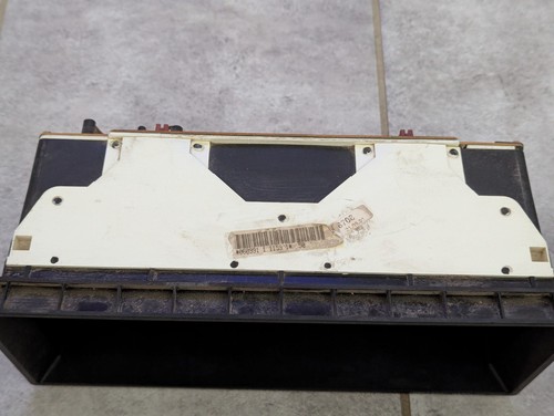 Cuadro de instrumentos velocímetro medidor odómetro OEM 1992 Volvo 240 sedán K40168 - Imagen 4 de 5