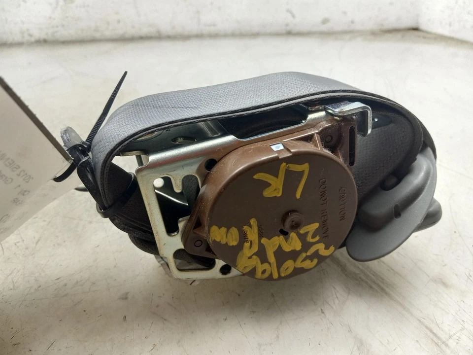 2012 TOYOTA SIENNA LE 3.5L FWD NO CONJUNTO DE CINTO DE SEGURANÇA TRASEIRO DO LADO DO MOTORISTA - Imagem 2 de 4