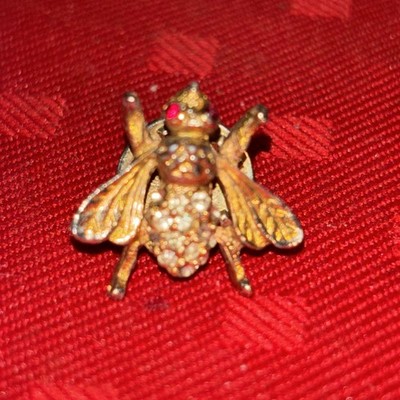 Beautiful Vintage Bee Pin- Rhinestones With Red Eyes- Estate Find