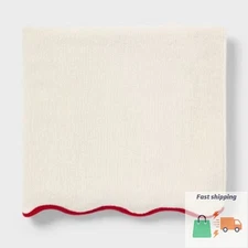 Scalloped Christmas Bath Towel Cream/Red - Threshold™