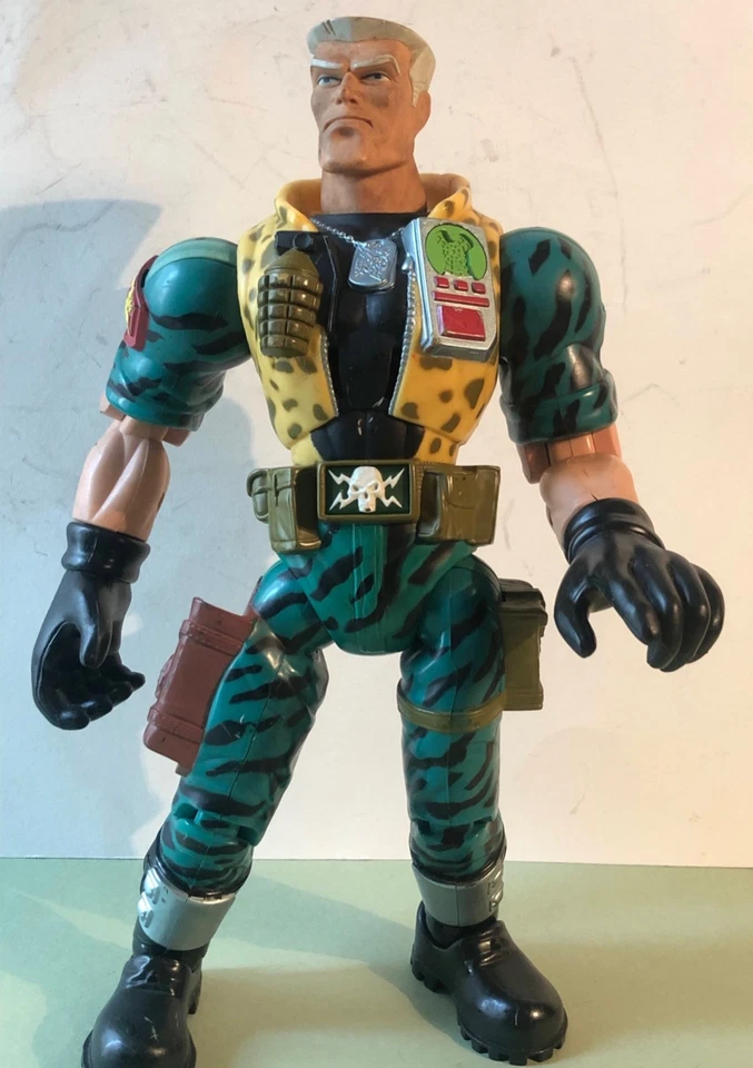 GRANDE FIGURINE DE CHIP HAZARD SMALL SOLDIERS - Photo 3/4