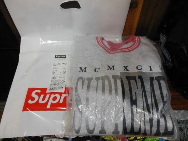 Sweat col rond SUPREME Team gris cendré Trai neuf jamais ouvert avec reçu