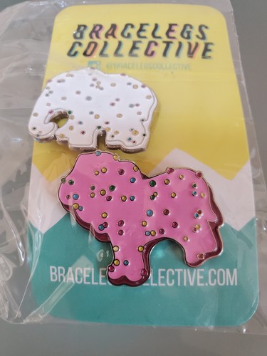 Animal Crackers Combo Pin Set - 1.25 Inch Hat Pins 2 Pieces Pink & White Cookies - Afbeelding 2 van 5
