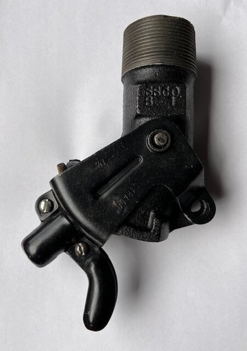 Syraco #74 Oil and Molasses Gate Valve, 1-1/2 In MPT STYLE "E" - Picture 2 of 2