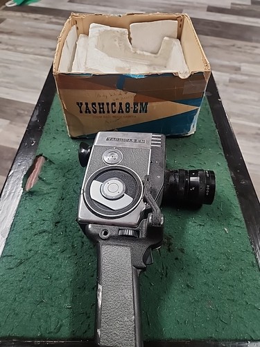 Cámara de cine vintage YASHICA 8 EC 8 mm lente zoom piezas/pantalla/reparación  - Imagen 1 de 5