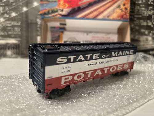 Athearn 1615 BAR Banger and Aroostook Maine Potatoes HO 40’ Ice Bunker Reefer - Picture 2 of 12