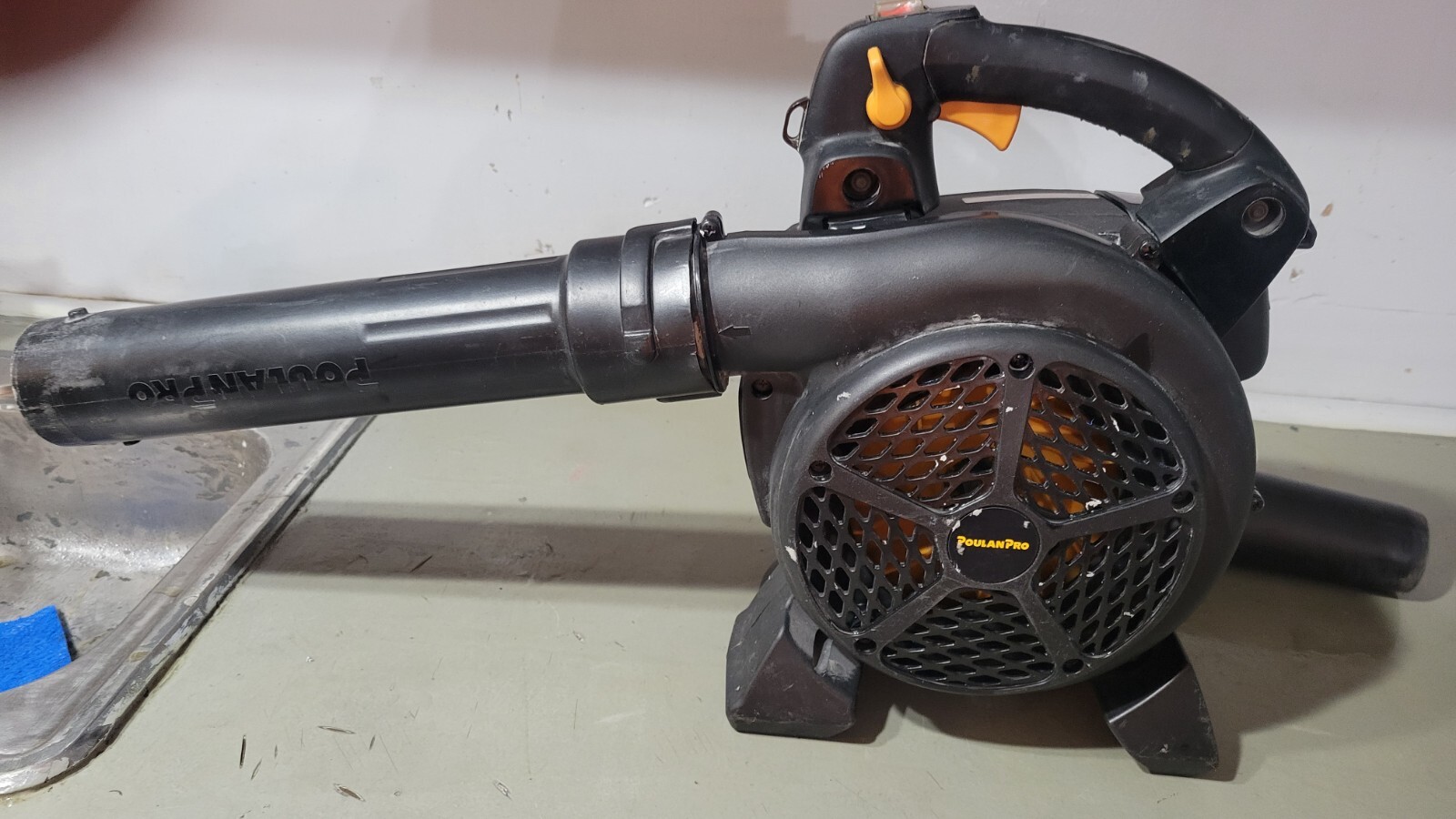 Poulan Pro Poulan Pro PRB26 25cc 2Cycle Gas 470 CFM 200 MPH Handheld