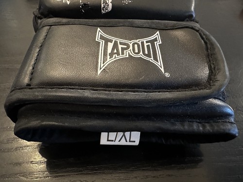 Chris Weidman / Signed TAPOUT Glove Autographed (With Damaged) - Picture 4 of 18