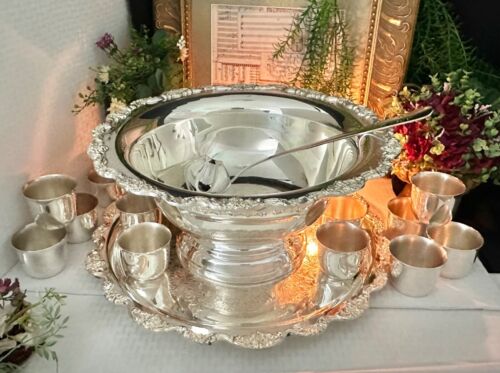 Punch Bowl Set Towle Silver Plated Bowl, Tray, Ladle and 10 Cups Serving - 13 pc - Picture 5 of 12
