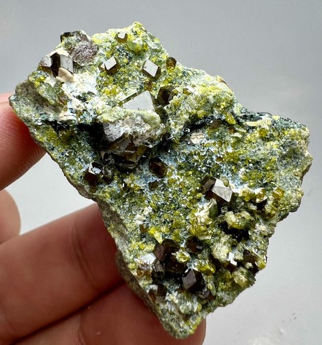 225 Carat Beautiful Andradite Crystals Combined Vesuvianite On Matrix @Pak - Picture 11 of 12