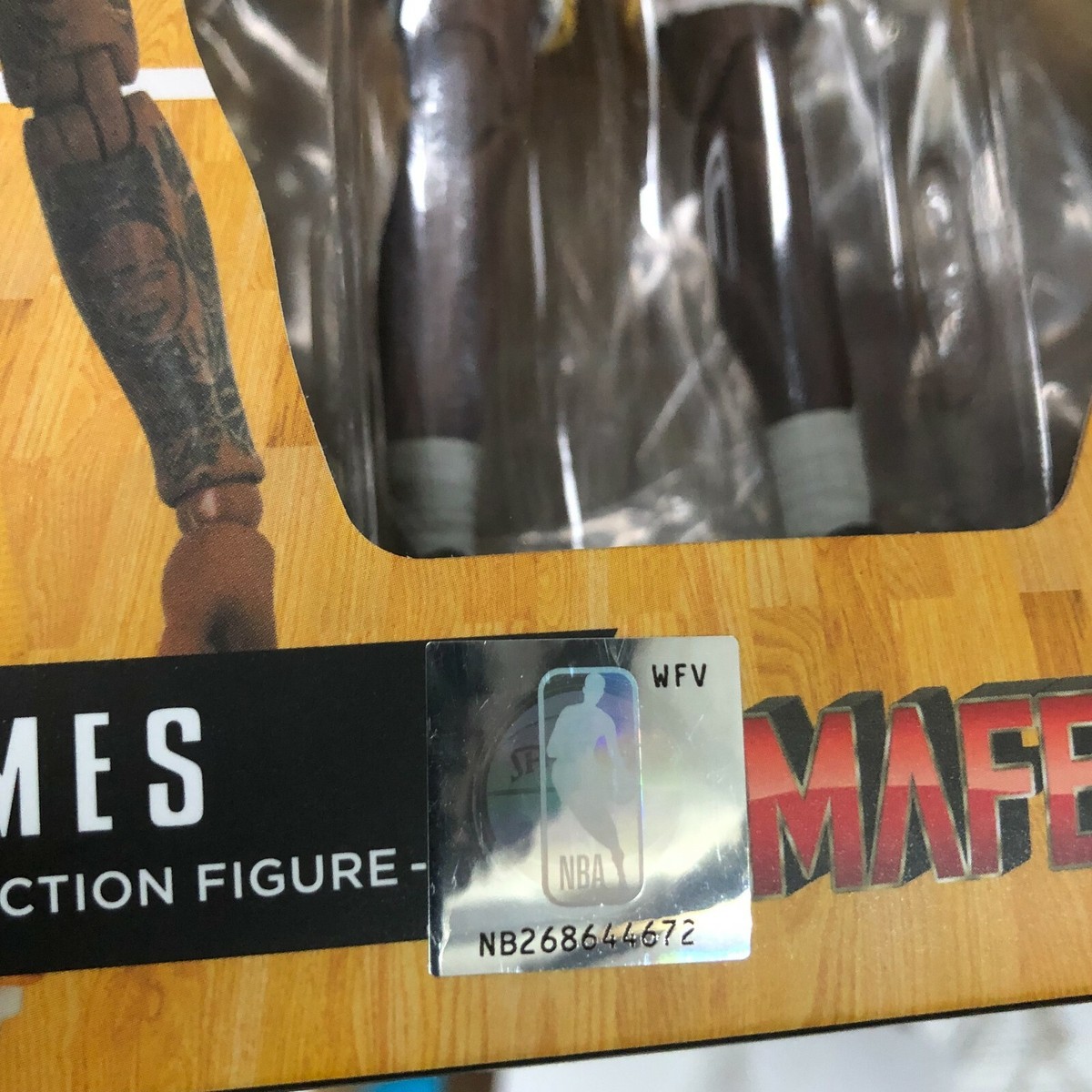 OFFICIAL MEDICOM MAFEX 127 LeBron James Los Angeles Lakers