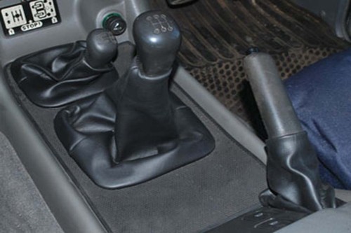 Cuffia Cambio freno e riduttore in vera pelle Nera per Land Rover Discovery - Imagen 2 de 4