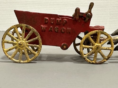 Carro de volteo rojo de hierro fundido de colección dibujado por caballos antiguo hallazgo patrimonial - Imagen 3 de 13