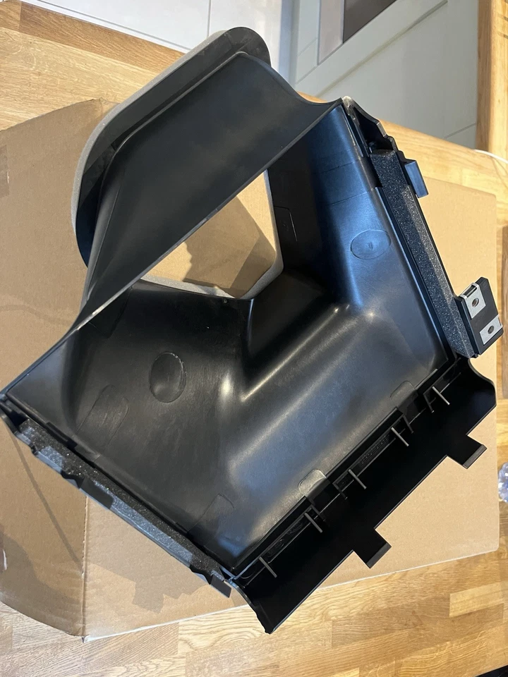 LR137976 Land Rover Aux Radiator Cowling Range Rover - Image 2 of 3