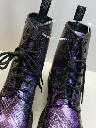 Bota de mujer Dr Martens 1460 de cuero con cordones en relieve de serpiente en negro multi EE. UU. L 7 - Imagen 6 de 14