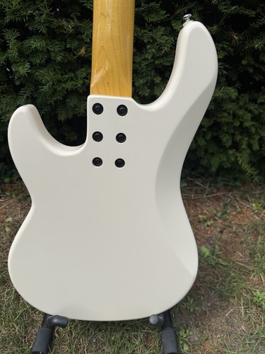 G&L Tribute LB-100 Bass (Plek) Precision Style - Bild 5 von 10
