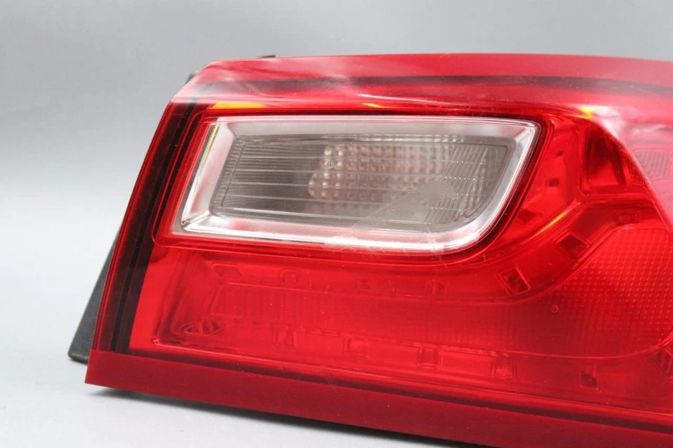 Cuarto de luz trasera pasajero derecho montado para Chevrolet Malibu 16-23 OEM 38483 Foto 2 de 4