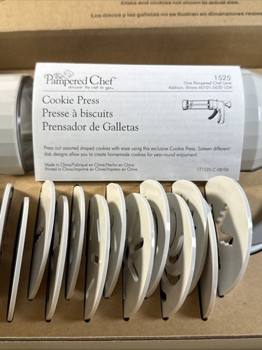 The Pampered Chef White 15 Piece Cookie Press Open Box Never Used - Picture 7 of 7
