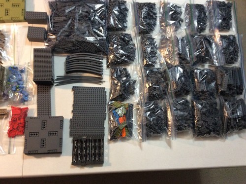 EUC Retired LEGO Sculptures #10307 Eiffel Tower 10001pcs 2022 Paris France 100% - Picture 2 of 15