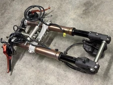 2005 05 06 SUZUKI GSXR 1000 OEM FRONT FORKS SUSPENSION TRIPLE TREE HANDLEBARS