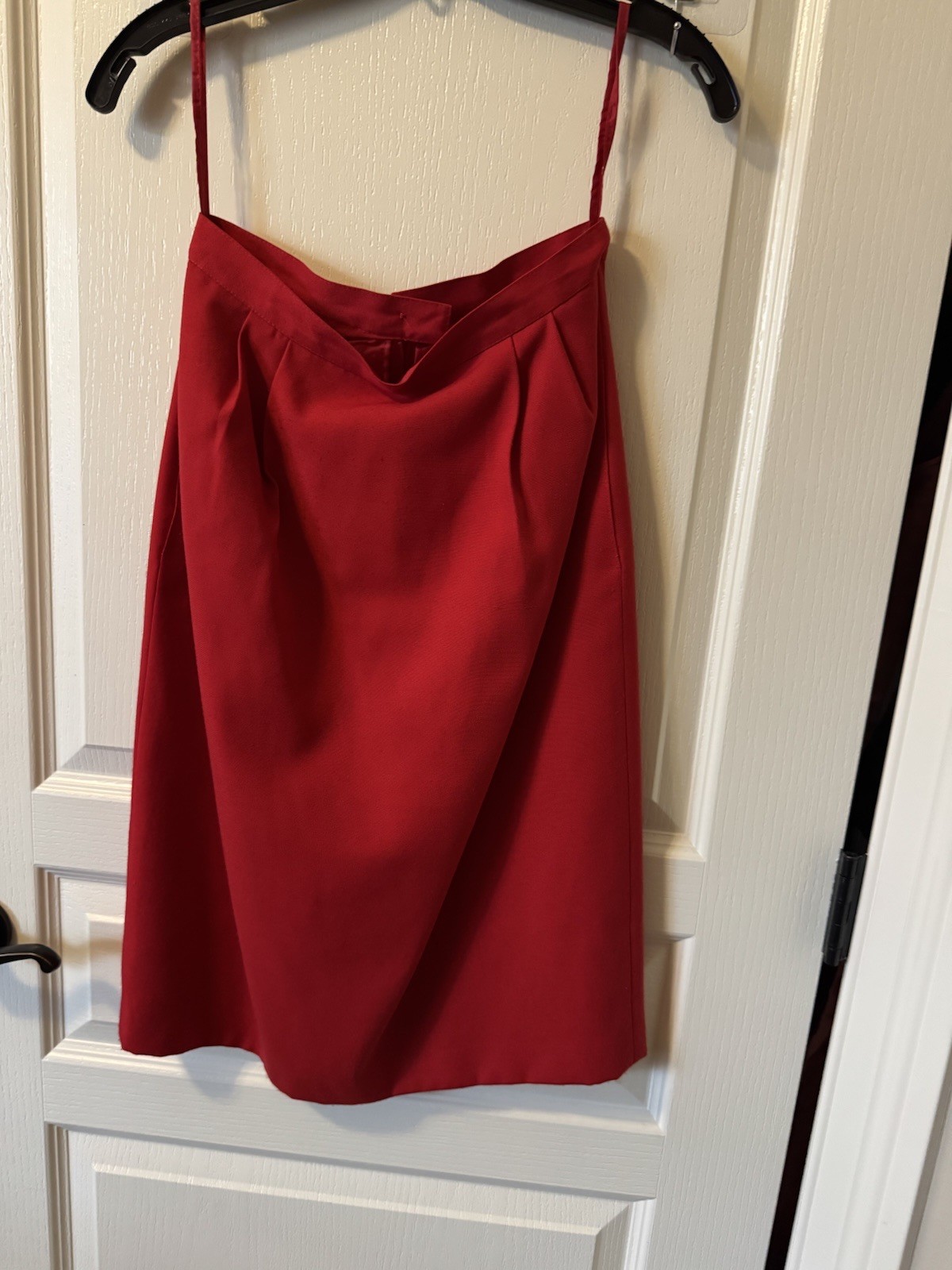 LeSuit Petite Women’s red double breasted 2 Piece Skirt Suit Size 6P NICE