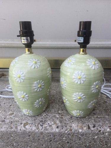 PAIR OF VINTAGE ADORABLE LAMPS WITH RAISED DAISES BY NANTUCKET