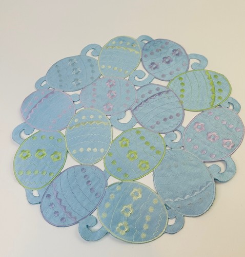 4 Polyester Fabric Easter Egg Cutout Blue Placemats 14.5" Round - Picture 7 of 14