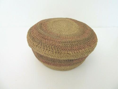 VINTAGE TIGHTLY WOVEN ROUND BASKET with LID Geometric Design ~  6" x 3 1/2" - Picture 2 of 12